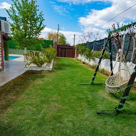 Private Pooled In Nature فيلة